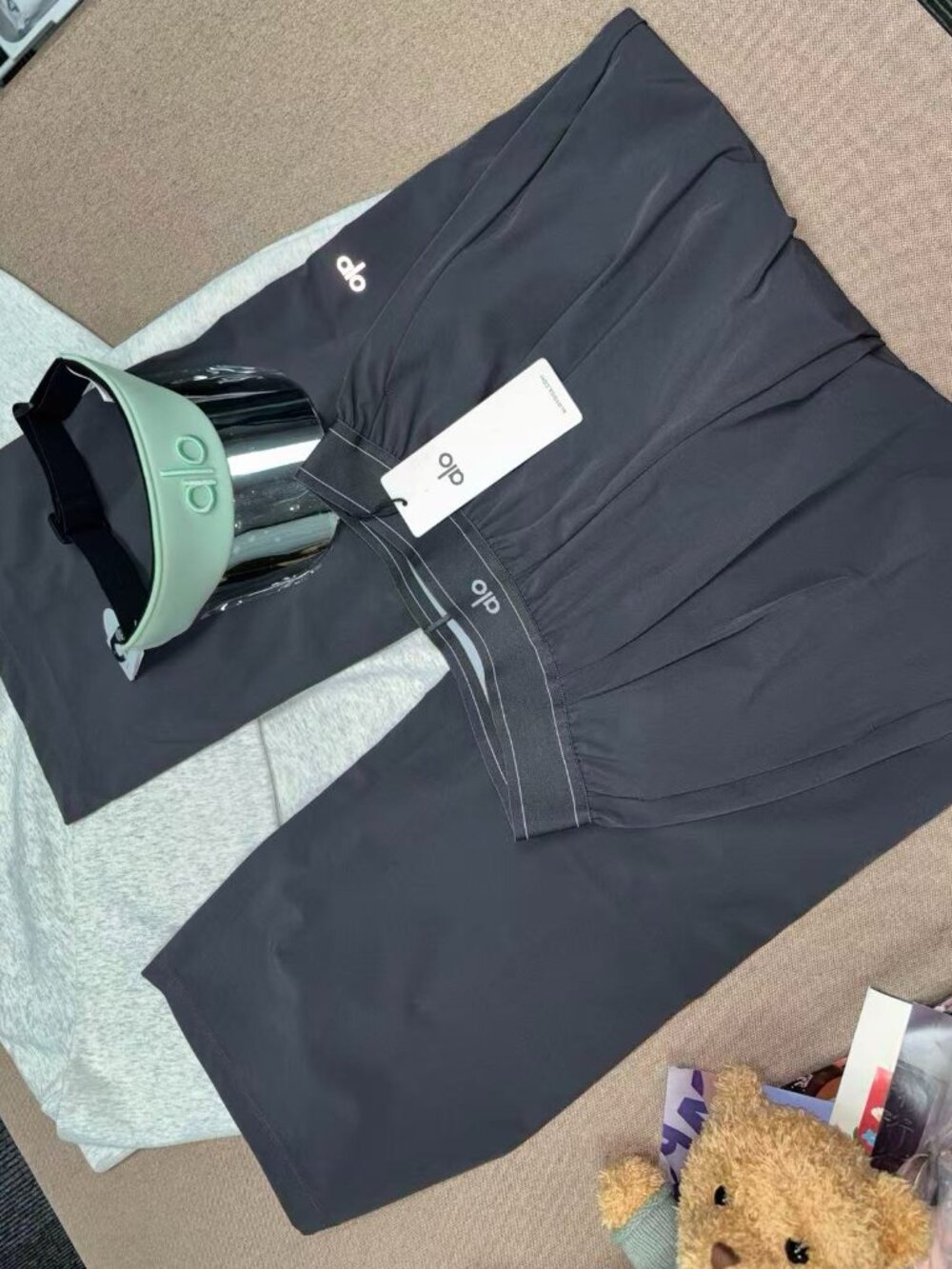 🔘NWT Alo Yoga Suit Up Trouser Dark Grey(Regular)Loose Straight Leg Pants - Picture 7 of 7